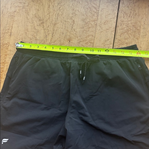 Size large black fabletics active shorts - Picture 4 of 6